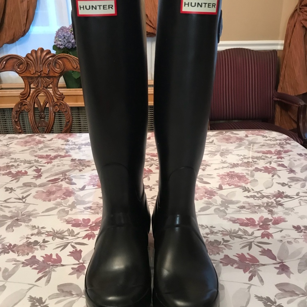 MATTE BLACK HUNTER BOOTS